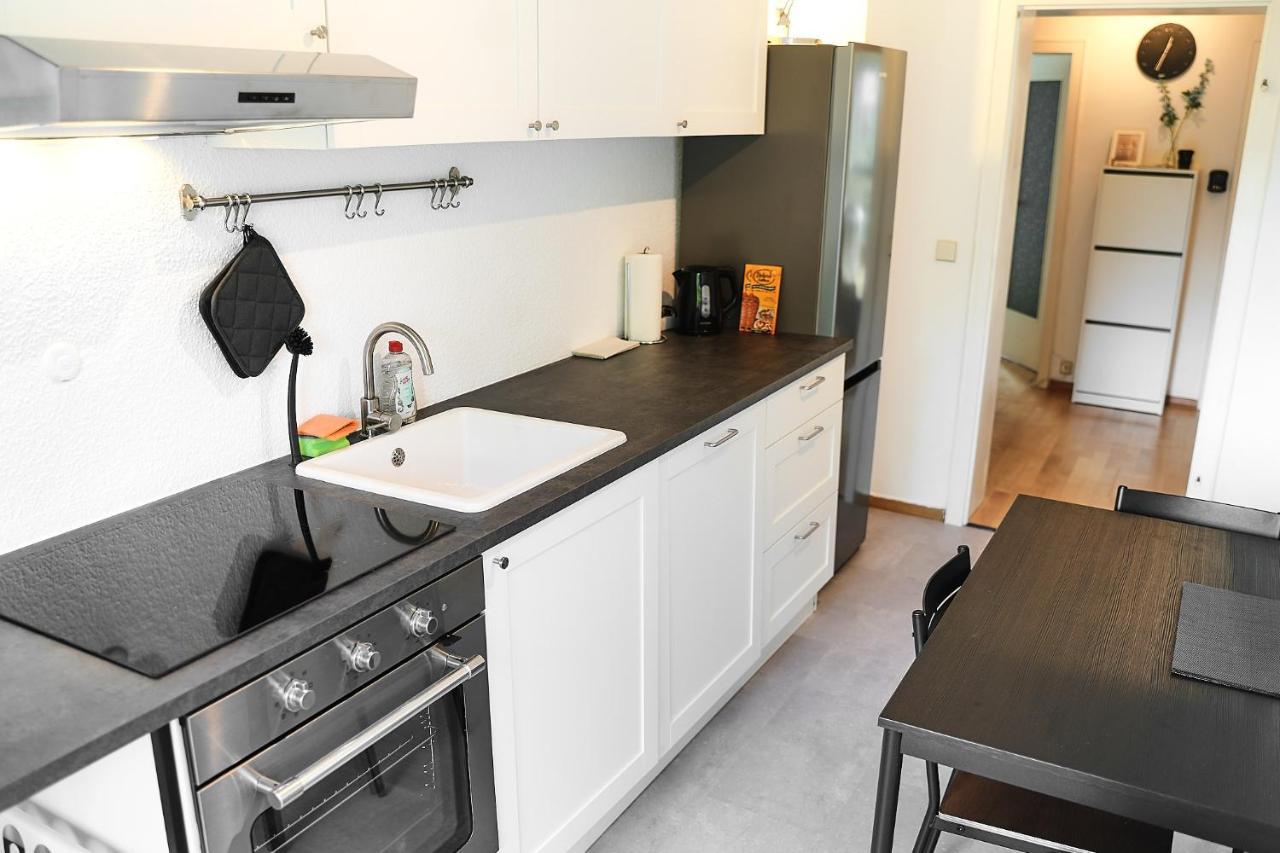Séjour chez l'habitant N2 Centrally Located 3-room With Balcony Or Individual