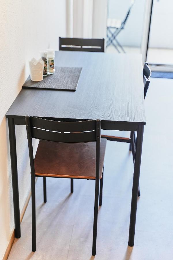 Séjour chez l'habitant N2 Centrally Located 3-room With Balcony Or Individual