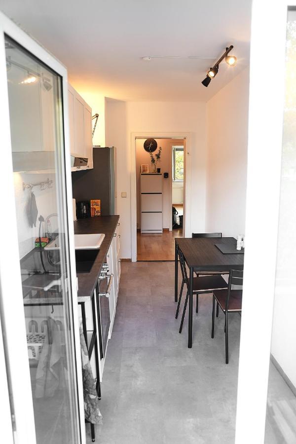 N2 Centrally Located 3-room With Balcony Or Individual Homestay Karlsruhe