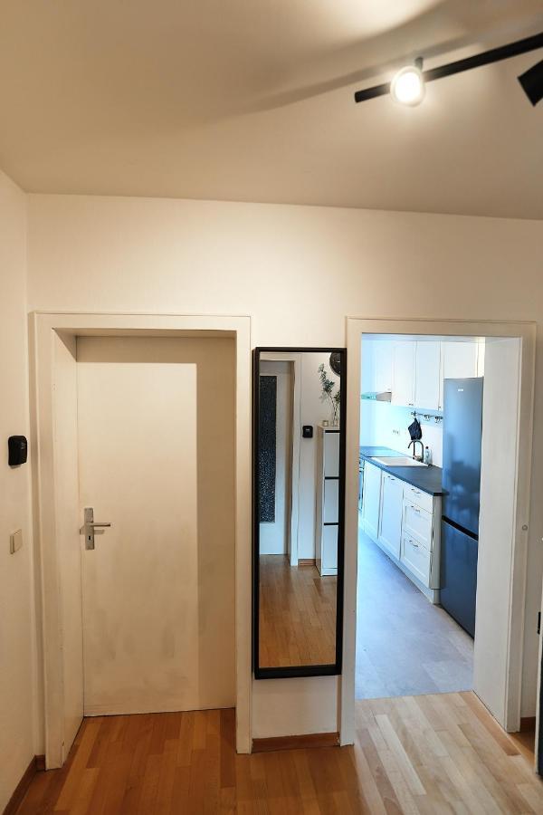 N2 Centrally Located 3-room With Balcony Or Individual Homestay