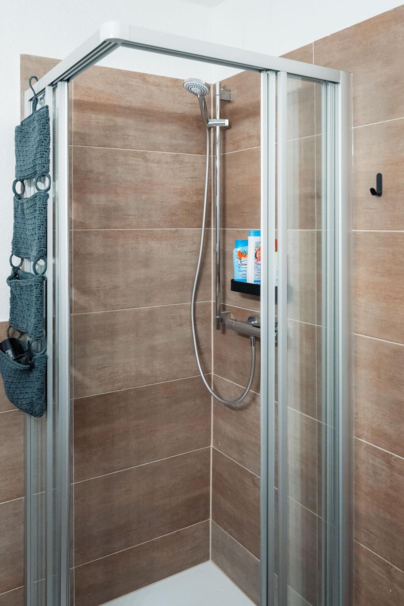 N2 Centrally Located 3-room With Balcony Or Individual Homestay Karlsruhe