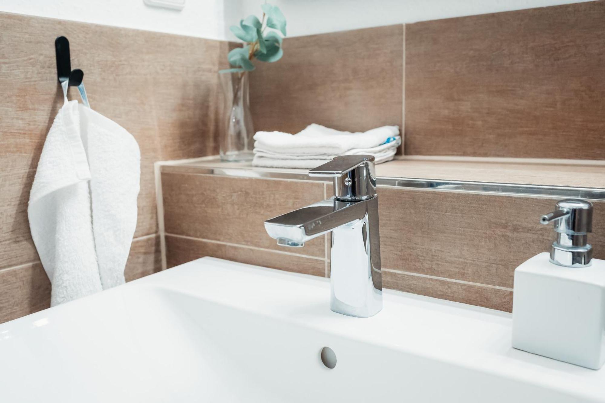 Homestay N2 Centrally Located 3-room With Balcony Or Individual Karlsruhe